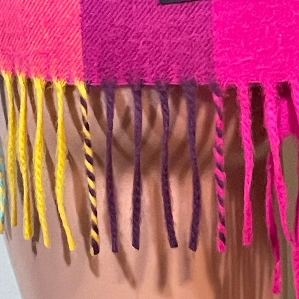 Made in Scotland‎ Cashmere Fringe Scarf Women's soft vibrant pink purple colors